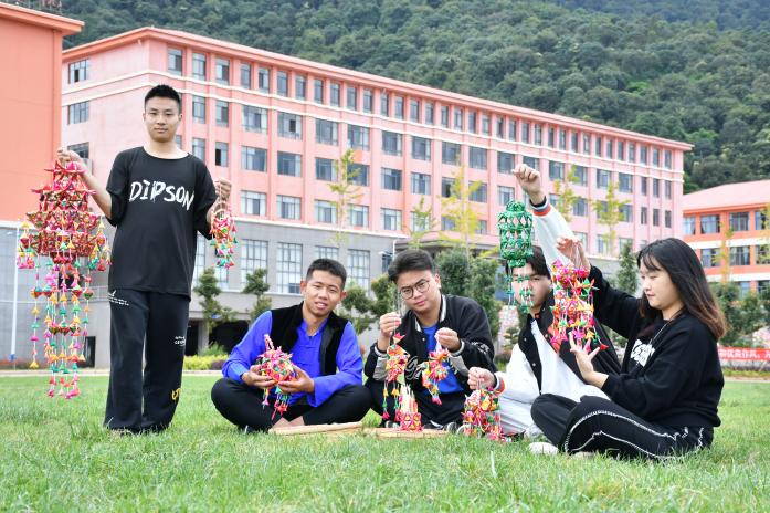 【2022-11-18】喜报！beat365鲁启同学获2021年度“中国大学生自强之星”奖学金