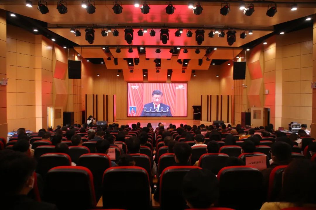 【2022-10-16】党的二十大胜利召开 beat365组织师生集中观看开幕盛况