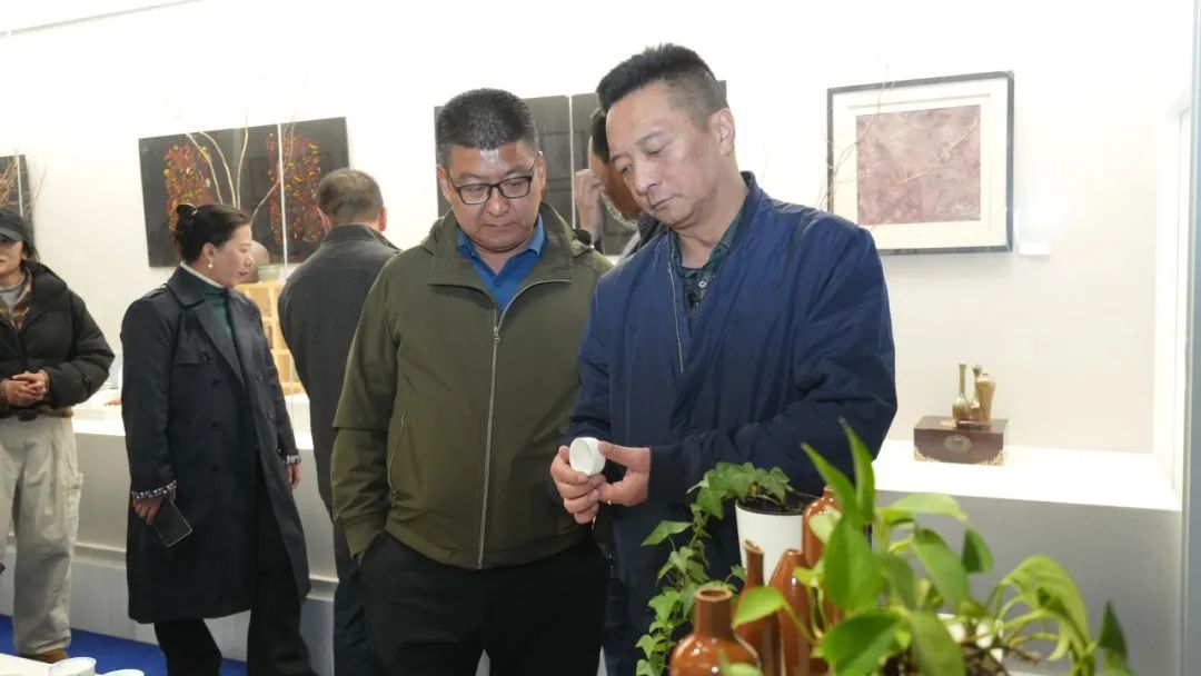 【2025-01-08】学院举行公共选修课《陶艺制作》《面塑》教学成果展示活动